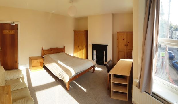 Charlecote Road, Worthing - Photo 1