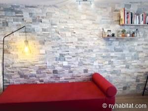 Logement à Paris, Location meublée - Photo 2