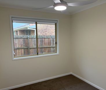 3 Bedroom Townhouse with Fresh Carpet - Photo 2