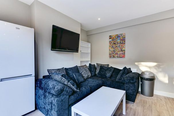 6 bedroom house to rent - Photo 1