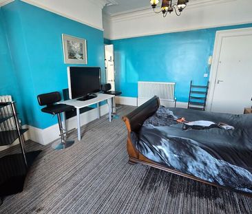 Room 2, Flat 10, 31-33 Blenheim Terrace, Scarborough - Photo 5