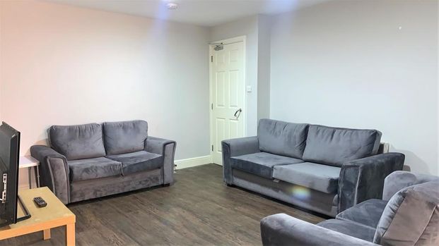 6 bedroom terraced house to rent - Photo 1