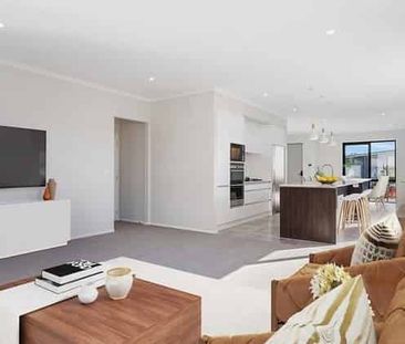 Spacious 3-Bedroom Family Home in Prime Red Beach Location - Photo 3