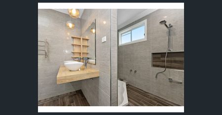 AIR-CONDITIONED MODERN FAMILY HOME, BRAND NEW KITCHEN PLUS OFF STREET PARKING FOR THREE CARS - Photo 4