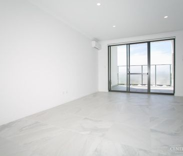 2 Bedroom, 2 Bathroom First Floor Apartment + Large Private Balcony - Photo 1