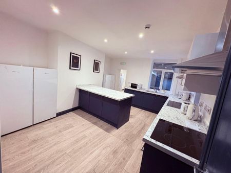 Beach Road - Room 8, South Shields, South Shields, Tyne and Wear, NE33 2LZ - Photo 5