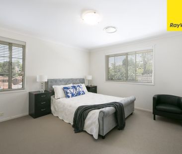 Grand Family Home in Prime Location - Photo 3