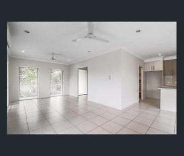 Fully air conditioned 4 bedroom 2 bathroom family home - Built in 2014 - Photo 2