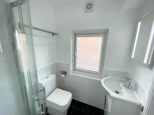 Haddon Road (room 6), Burley, Leeds - Photo 1
