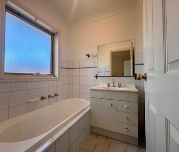 Charming 3-Bedroom Home in Quiet Court Location - Photo 5