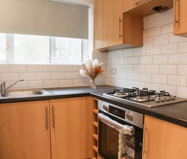 2 bedroom maisonette to rent - Photo 1