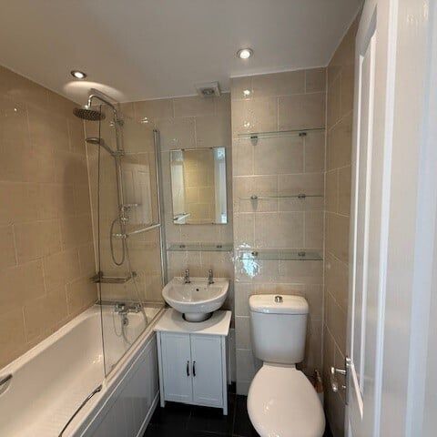 Field Close - Photo 1