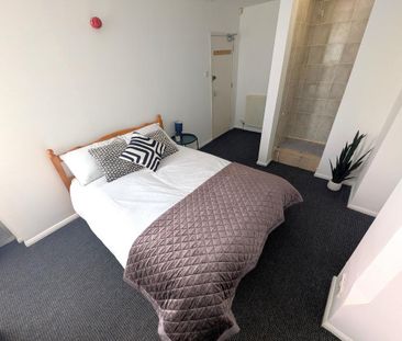 1 bedroom in a house share to rent - Photo 2