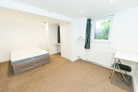 Martin Terrace, Burley, Leeds - Photo 4