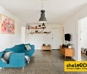 Central. Stylish. Large private courtyard. Furnished. Short-term! - Photo 1