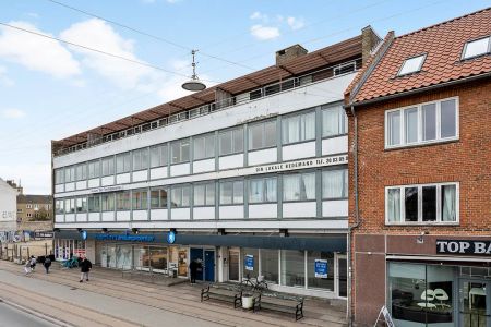 Lys og rummelig 3-værelses lejlighed på 1. sal - Photo 5