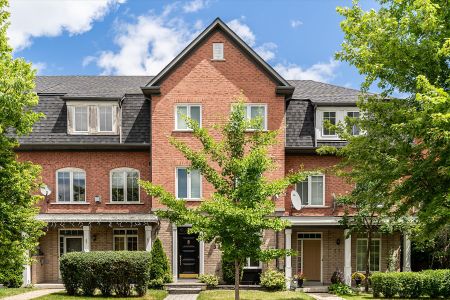 Executive Style Townhome - Photo 4