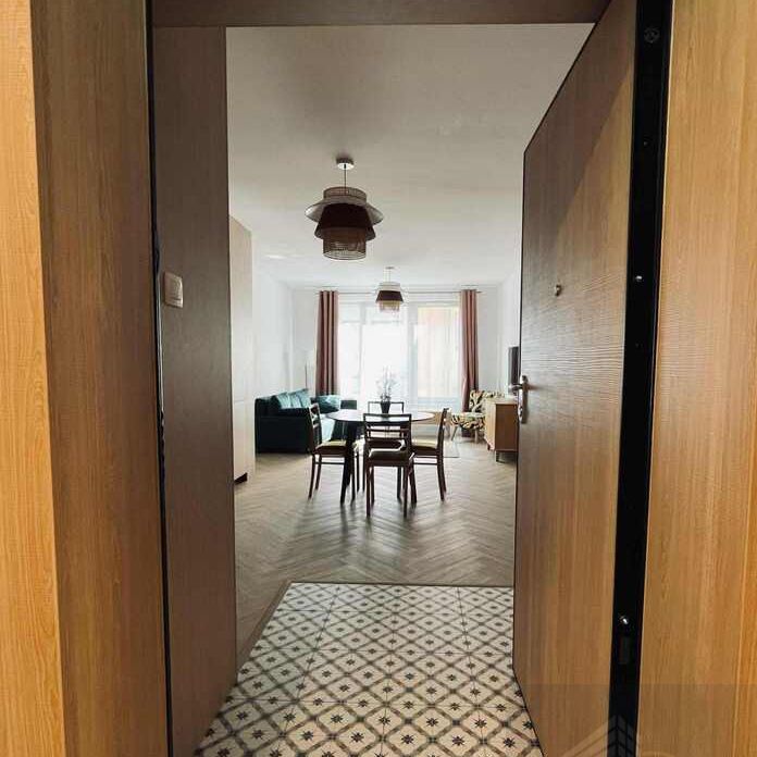 Stare Miasto, 2 pokoje + winda i miejsce postojowe - Zdjęcie 1