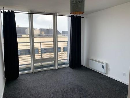 3 bedroom flat to rent - Photo 4