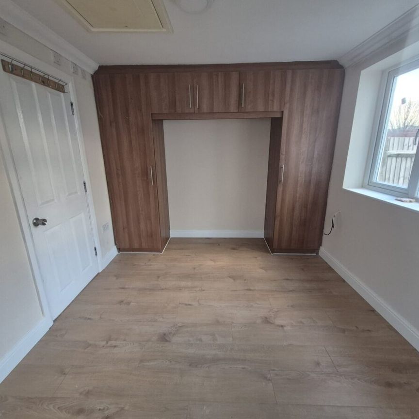 Harmondsworth, UB7, West Drayton - Photo 1