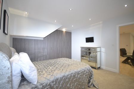 Flat to rent - St. Johns Hill, Sevenoaks, TN13 - Photo 3