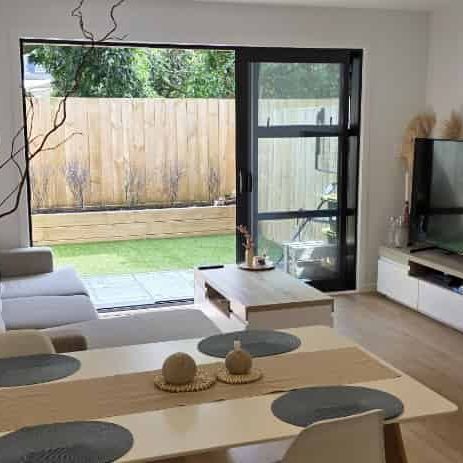 Sunny 2 Bedroom 2 Bathroom with one parking space near new family home - Photo 1