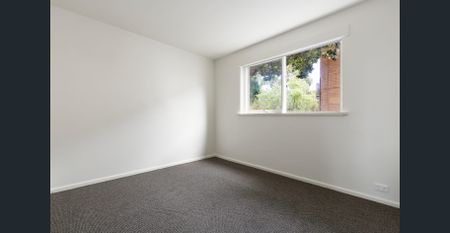 Stylishly Renovated One Bedroom Apartment Close To The Market - Photo 2