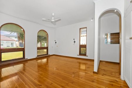 Beautiful Family Home with Solar System - Photo 5