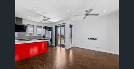 Stylish Three-Bedroom Home with Balcony & Contemporary Comforts - Photo 2