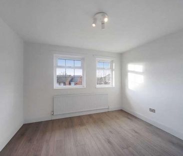 Grove Gardens, Tring, HP23 - Photo 2