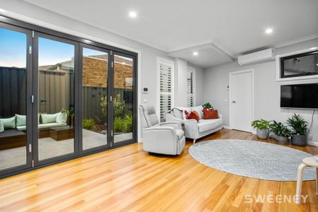 Elegant contemporary living in Altona Bay! - Photo 2