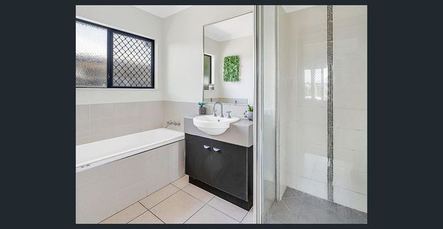 4-Bedroom Modern House - Photo 1