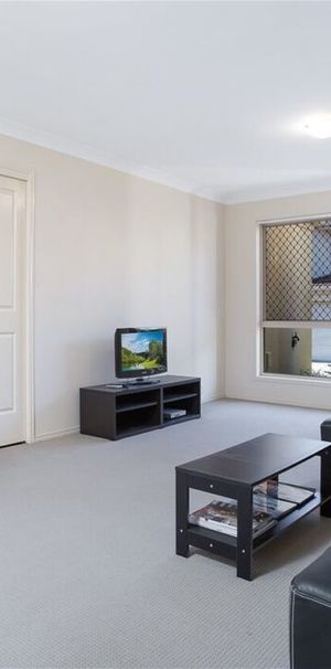 OWNER PAYS WATER BILL- Great location Unit in Mansfield State School Catchment - Photo 1