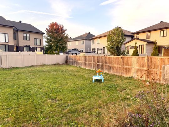 For Lease - 550 Borbridge Avenue, Blossom Park - Airport and Area, Ontario - Photo 1