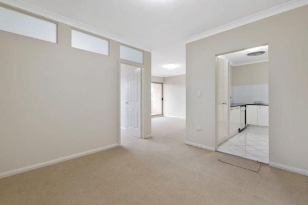 Spacious top floor apartment in the heart of Bondi - Photo 1