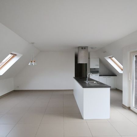 Instapklaar dakappartement te huur centrum Roeselare - Photo 1