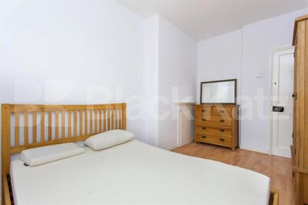 Located in Hackney next to the green spaces of Hackney Downs Park - Photo 4