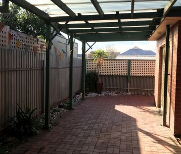 Neat Three Bedroom Courtyard - Photo 2