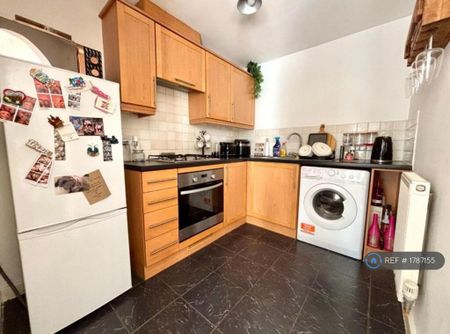 2 bedroom flat to rent - Photo 3