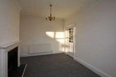 2 bed House - Mid Terrace for Rent - Photo 4