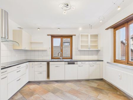 Completely renovated 5-room apartment with terrace in Wenslingen BL - Photo 2