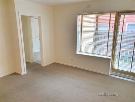 2/41 Rossmoyne Street, Thornbury - Photo 4