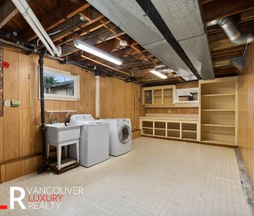 House in North Vancouver, BC - Photo 5