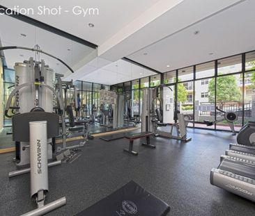 Modern Top-Floor Apartment in the Heart of Balmain Shores - Photo 3