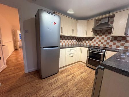 2 bedroom terraced house to rent - Photo 4