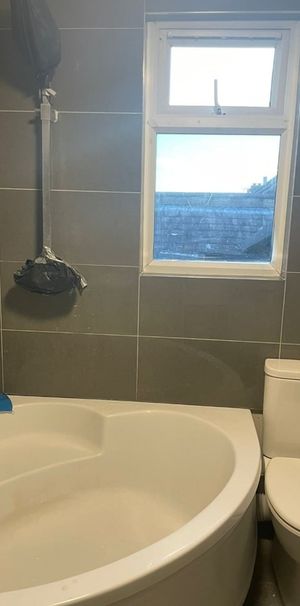 Room in a Shared House, Waterloo Road, E10 - Photo 2