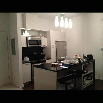 Beau et unique 4 1/2 propre en son genre avec grande terrasse privée+parking interne plus borne de recharge pour auto électrique à partir du 1ier mai. - Photo 1