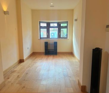 Grove Road, Woking, Surrey, GU21 - Photo 5