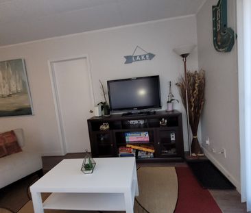 For Lease - 18 16TH Street, Wasaga Beach, Ontario - Photo 1