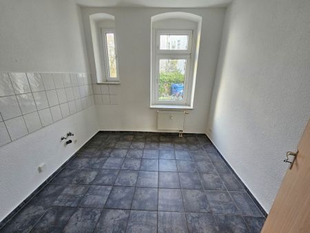 Schöne 2- Zimmerwohnung im Erdgeschoss inkl. Tageslichtbad mit Badewanne + separater Küchenbereich - Photo 3